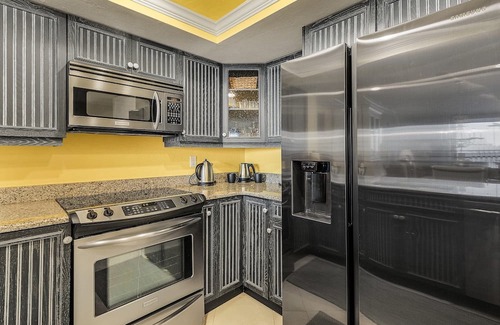 Punta Rassa Condominio | BayView 132: Beach front 1b/1b condo. Amazing Sunsets and Resort Amenities