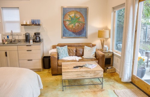 West Oak Hill Cabaña | Serene studio nestled in nature