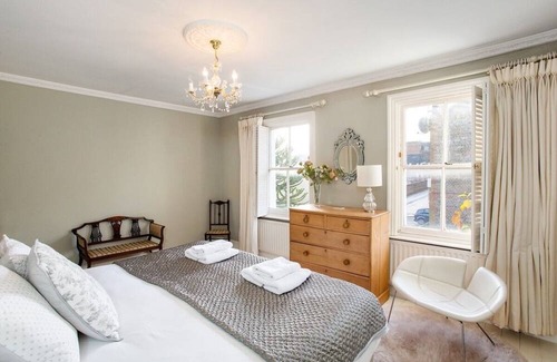 Winchester Casa | 3BR Chic House, central Winchester- Sleeps 7!