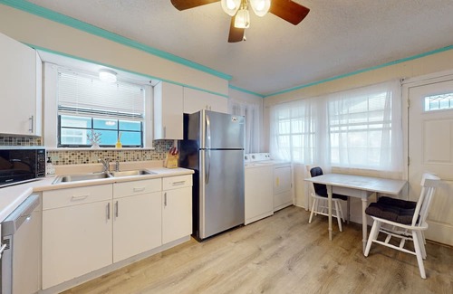 Fort Morgan Pines Casa | Cozy home across from the beach w/ sunrise and sunset views