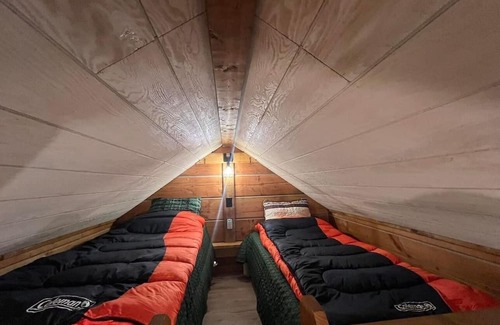 Trapper Creek Cabina | Rapha Primitive Cabin-HCRL