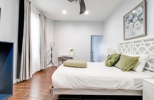 Downtown Baltimore Casa | Luxury Halal Home! 3 Minutes From John Hopkins University and Downtown Baltimore