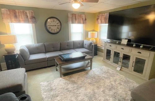 Williamsport Apartamento | Beautiful 2nd Floor Cozy 2 Bedroom Unit with game room.