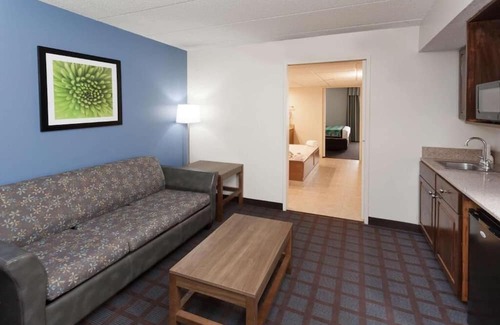 Fishers Casa | Your Go-To for Comfort: Rooms with Modern Amenities & Poolside Fun