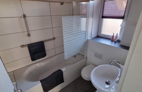 Dettelbach Apartamento | Apartment 'Ferienwohnung An Der Linde' with Wi-Fi