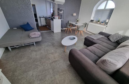 Dettelbach Apartamento | Apartment 'Ferienwohnung An Der Linde' with Wi-Fi