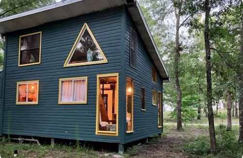 High Springs Cabina | Cozy Family Florida Springs Cabin/ nestled on 10 acres of woods