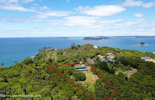 Kawau Island Casa | Sunny, comfortable island retreat with all the comforts of home