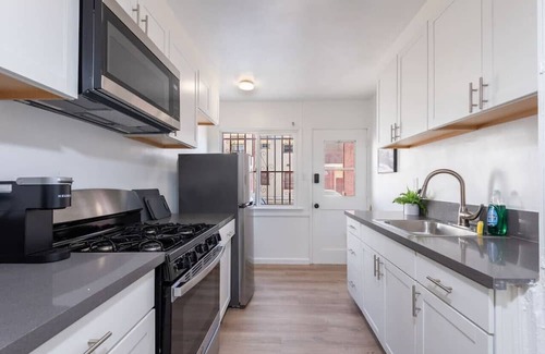 Beverly Hills Apartamento | Private Paradise 1 BR Apartment near Sunset Blvd.