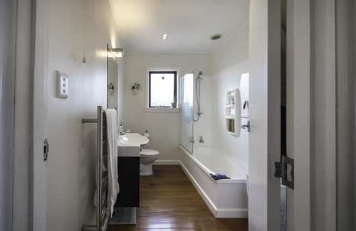 Taradale Casa | Osier Oasis, walk to Mission & Wineries!