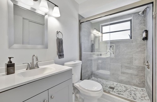 Tarpon River Casa | Sleek 2BR/2BA Home Near Downtown