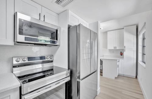 Tarpon River Casa | Updated 2/2 Close to Downtown