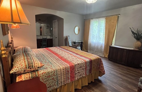 Cedar Rock Casa | Located inside a private and quite Golf Community close to popular attractions
