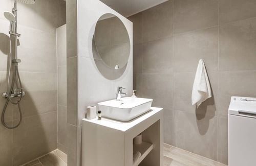 Kato Aprovatou Apartamento | Apartment 'Captain's Koutsi Suite' with Private Terrace, Wi-Fi and Air Conditioning