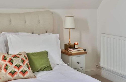 Beverston Condominio | Tranquil 1 Bed/1 Bath Getaway at Beverston Castle