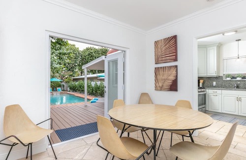 Lauderdale Beach Casa | Walk to Beach two Cottages Swimming Pool hot tub Surf and Sand Resldences