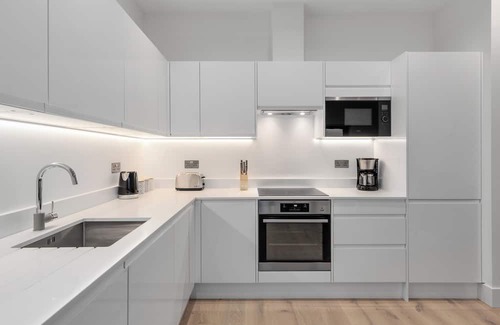 Canbury Apartamento | Experience the ambience and comfort of home for as long as you like.