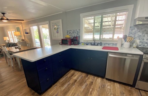 East Naples Cabaña | Mango Tree Cottage close to Old Naples and Beach