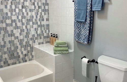 East Naples Cabaña | Mango Tree Cottage close to Old Naples and Beach
