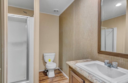 Jasper Casa | Conveniently located comfy cabin in the lake front community of Westwood