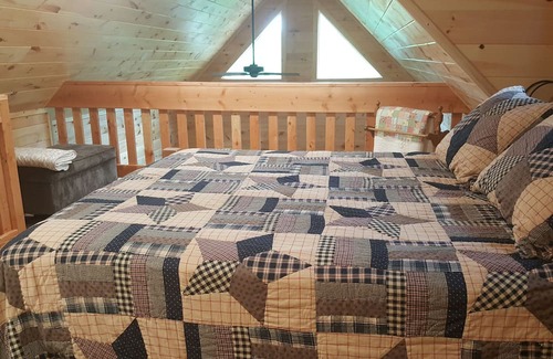 Nelsonville Cabina | The perfect location for the Hocking Hills, or Scenic Railway, of Nelsonville.