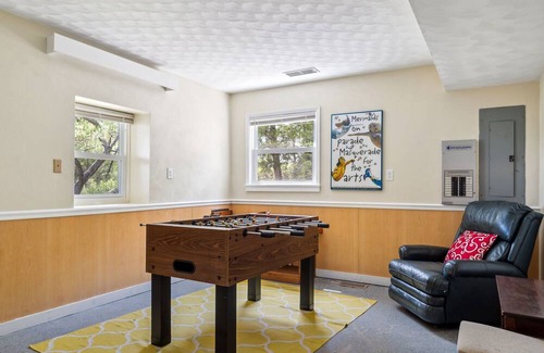 Onemo Casa | Waterfront House with Private Dock & Kayaks, Pool Table, Foosball, Pet Friendly.