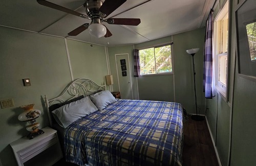 Trent Lakes Cabaña | The Wilson Family Cottage - Instagram @wilsonfamilycottage rentals