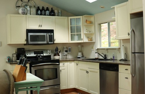 Trent Lakes Cabaña | The Wilson Family Cottage - Instagram @wilsonfamilycottage rentals