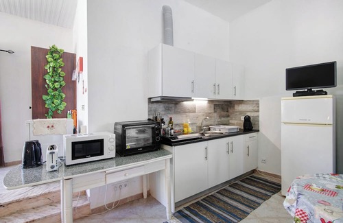 Colmeal Apartamento | Studio Apartment 'Holiday Home Medronhal Faro' with Mountain View, Wi-Fi and Air Conditioning