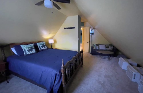 Berlin Casa | spacious home, big yard with fire & horseshoe pit, close to ATV & hiking trails