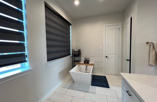 Shady Acres Casa | Entire House in the Heights: 3 beds/3.5 baths. Free street parking Near downtown
