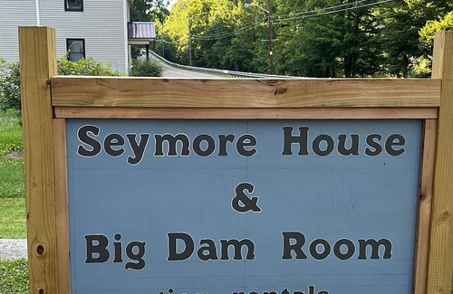 Damascus Casa | Private bedroom along VA Creeper Trail and near Appalachian Trail.