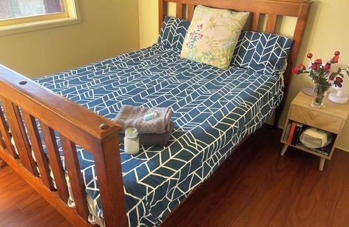 Kanahooka Cama Y Desayuno | Lakeside Manor 2 Private Bedrooms with amenities