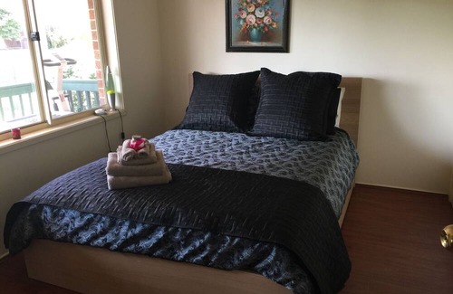 Kanahooka Cama Y Desayuno | Lakeside Manor 2 Private Bedrooms with amenities