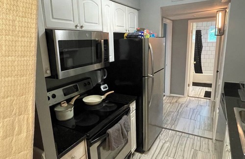 Hanahan Condominio | Central Cozy Renovated Hanahan Condo