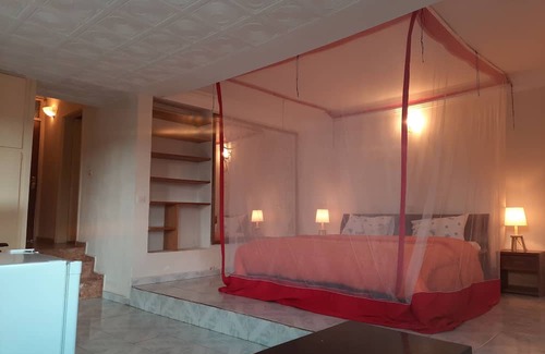 Cocody Apartamento | Apartment with pool, garden, all services included
