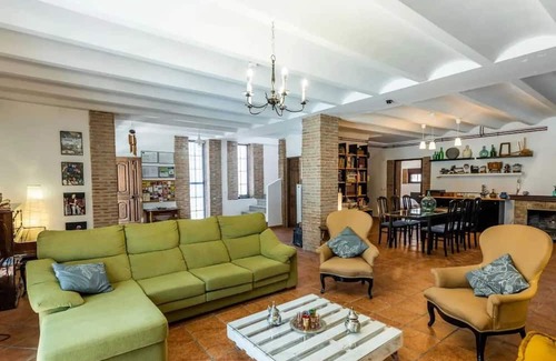 Oria Casa | Homerez - Spacious House with Pool in Oria