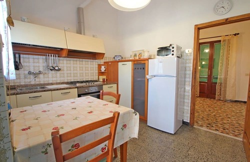 Marina di Massa Casa | Beautiful private villa with WIFI, A/C, TV, terrace, pets allowed, parking, close to Forte Dei Marmi