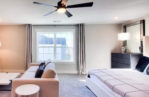 Princeton Casa | Loop, Newly Built Luxurious, Modern & Cozy Home