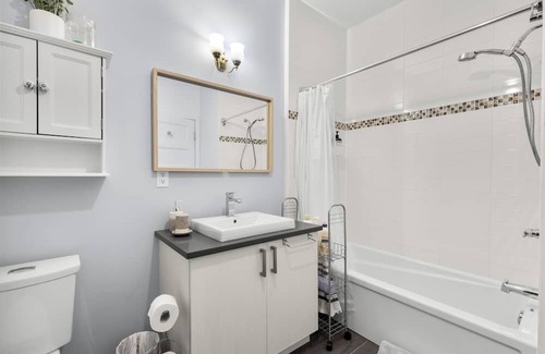 Rosemont-La Petite-Patrie Condominio | Cute & Modern Condo - (Free Parking & Near Public Transit) - AC & Private Patios