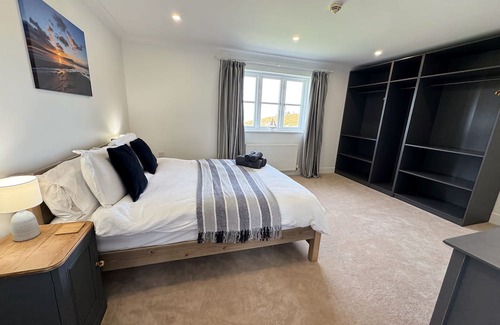 Newport Casa | Amazing sea views. Fully refurbished. Sleeps 6. Dog friendly.