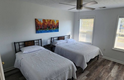 Issue Casa | Hideaway at Colonial Beach You can relax quiet hood just 5 Minutes to the Beach.
