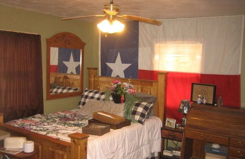 Farwell Casa | Clean, Quiet, Comfortable Home