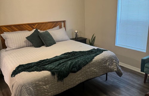 Port Neches Casa | 5 min to water, everything new, spacious barndo in Port Neches!