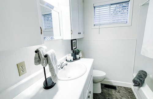 Naufrage Apartamento | Remodelled Apartment w/water view, close to great hiking trails & Cavendish