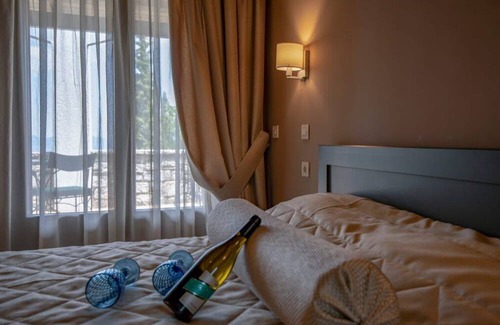Eptalofos Condominio | Eptalofos Guesthouse - Double Suite with Fireplace