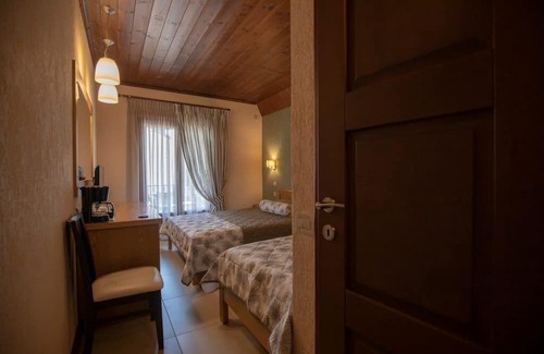 Eptalofos Condominio | Eptalofos Guesthouse - Triple Room with Balcony