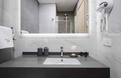 Basaksehir Apartamento | Fern - Stunning 1BR Condo w Terrace View & Parking