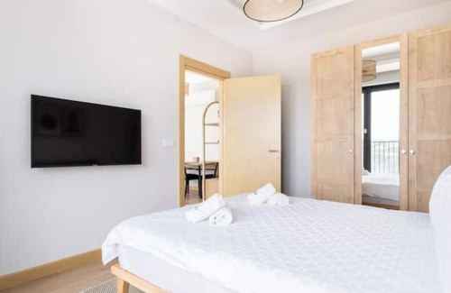 Basaksehir Apartamento | Fern - Stunning 1BR Condo w Terrace View & Parking