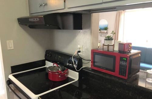 Belmont Apartamento | Lovely 2-bedroom apartment in Belmont with small patio and 2-carport space